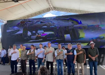 Bolsonaro inaugura obras e ataca governadores durante passagem pela Paraíba