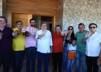 No Sertão, prefeitos recepcionam João Azevêdo e reforçam apoio a sua reeleição