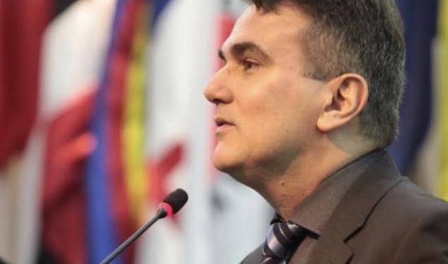 Sérgio Queiroz admite não contar com apoio de Bolsonaro para disputa ao Senado: “Não espero nada de ninguém”