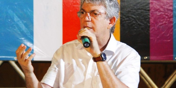 Ricardo Coutinho pede que TCE parcele multa de R$ 5 mil referente a reprovação de contas em 10 vezes