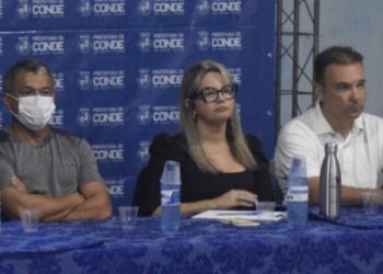 Em Conde, ex-aliado de Karla Pimentel tem microfone cortado ao tentar fazer denúncia sobre novo contrato do lixo