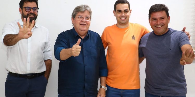 Prefeito e ex-prefeito do PL declaram apoio a João Azevêdo