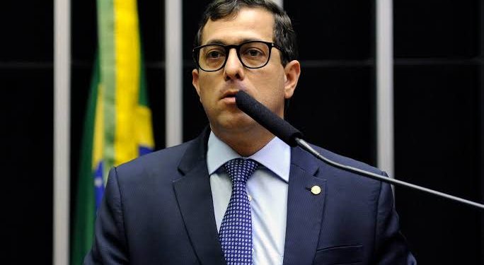 Durante discurso na CCJ, Gervásio critica PEC 206 e chama Bolsonaro de “medíocre”
