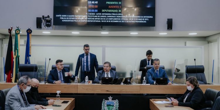 ALPB aprova reajuste salarial dos servidores do Estado e PCCR da Defensoria Pública