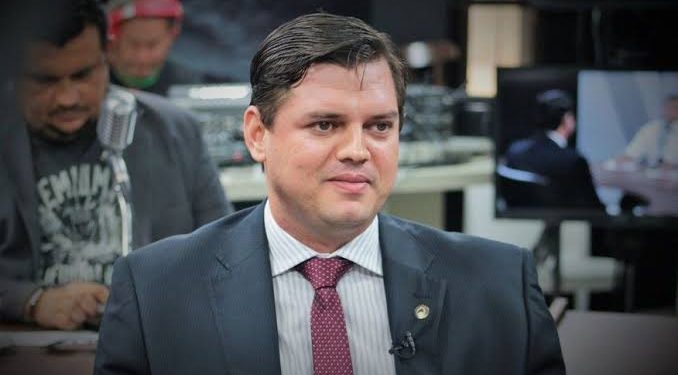 Ricardo Barbosa deve perder o apoio de duas cidades caso recue na aliança com Efraim, revela deputado