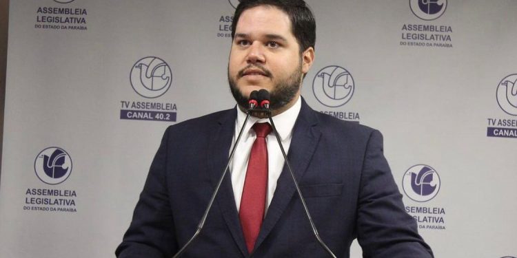 Anderson Monteiro volta a afirmar que mesmo apoiando Veneziano, não votará em Ricardo para senador: “Questão de coerência”