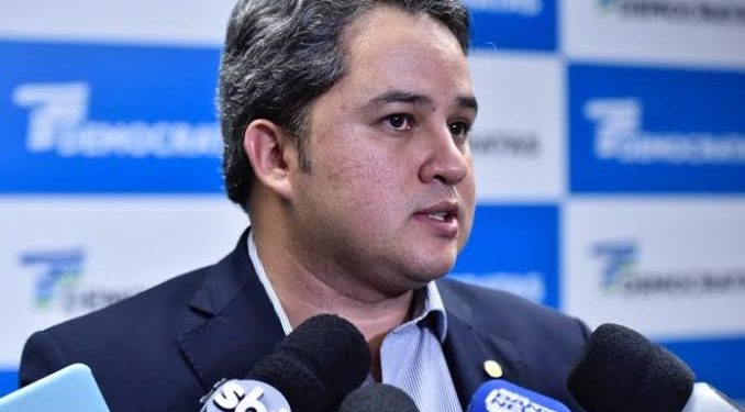 Efraim rebate “desconforto” levantando por Galdino: “Tentativa de convencimento da gente voltar a base de João”