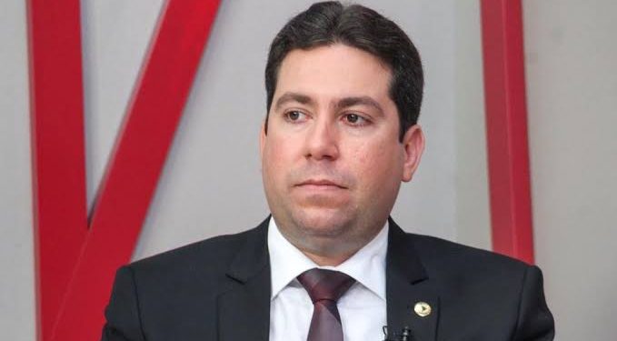 “Eu não descarto a possibilidade”, diz Felipe Leitão, sobre candidatura de Daniella ao Governo