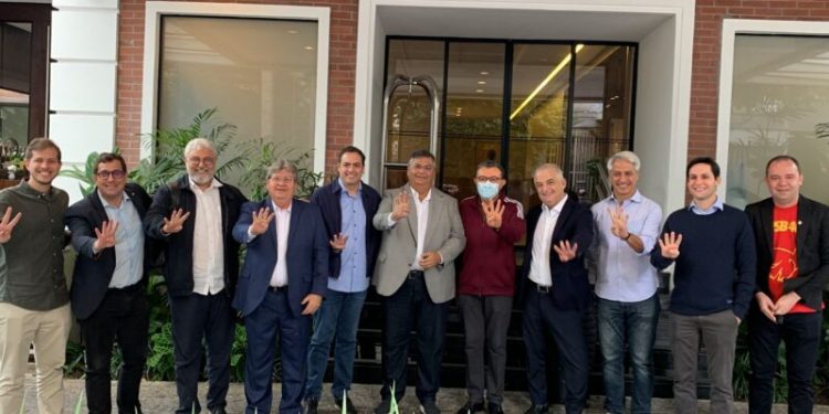 Em SP para lançamento da pré-candidatura de Lula, João Azevêdo avalia participação como “compromisso com a democracia”