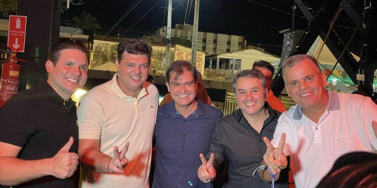 Lideranças políticas de todo o estado prestigiam abertura do São João de Patos; confira fotos