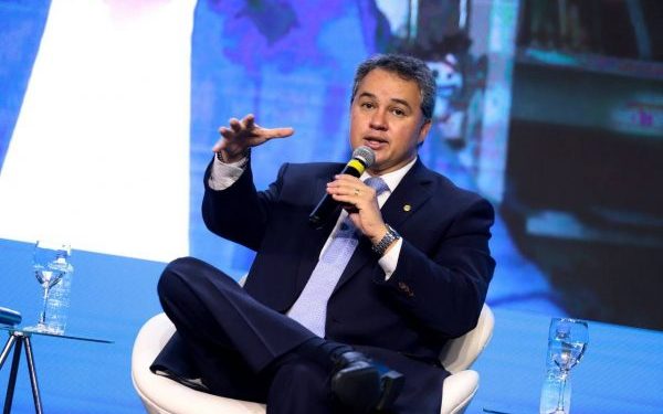 Efraim é favorável ao 14º salário para aposentados e pensionistas do INSS: “Vamos lutar pelos direitos de quem mais precisa”