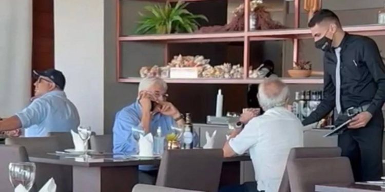 Efraim Morais e Cícero são flagrados juntos em restaurante na Capital