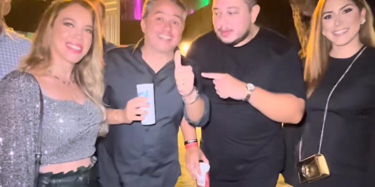 Durante o São João de Patos, Efraim recebe afagos da classe artística