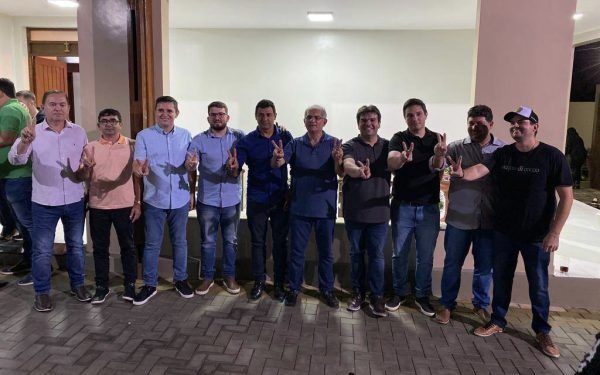 Eduardo Carneiro recebe apoio do prefeito de Araruna e toda sua base aliada