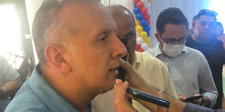 Aguinaldo revela não ter problemas com Efraim, mas desconversa quando questionado se apoiaria sua pré-candidatura ao Senado