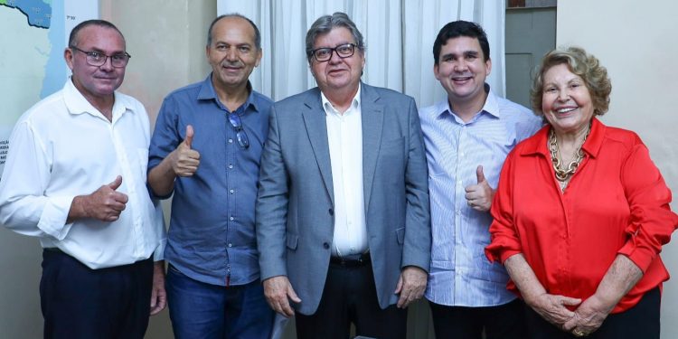 Mais um prefeito tucano anuncia apoio à reeleição de João Azevêdo