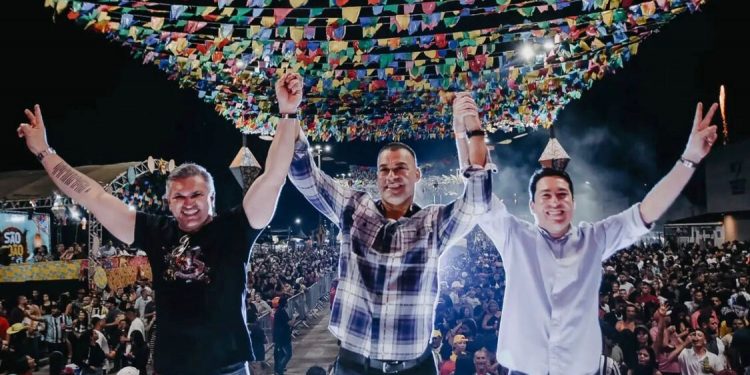 Durante São João de Sapé, Julian Lemos recebe apoio do prefeito Major Sidnei