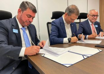 Dinho e Cícero assinam contrato de empréstimo para construção da nova sede da CMJP