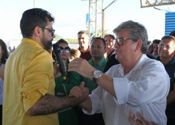 Após 20 anos de espera, João Azevêdo inaugura hospital de São Bento