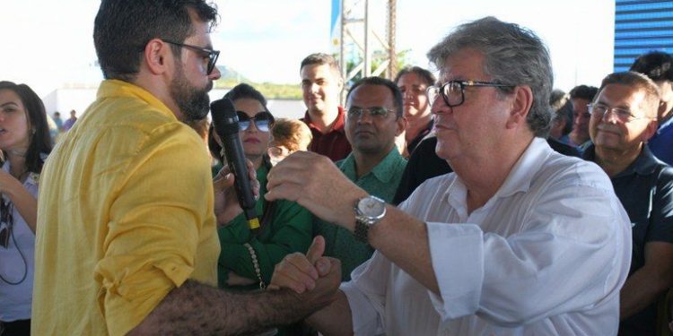 Após 20 anos de espera, João Azevêdo inaugura hospital de São Bento