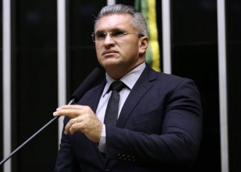 Julian Lemos cobra defesa à ação policial em situação de confronto: “Não é possível que se mate policiais e ninguém sinta nada”