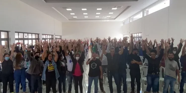 Por unanimidade, servidores de Campina Grande decidem entrar em greve por tempo indeterminado