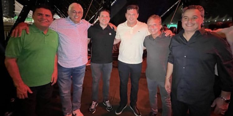 Lideranças políticas de todo o estado prestigiam abertura do São João de Patos; confira fotos