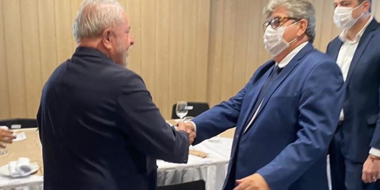 João Azevêdo se encontra com Lula e Alckmin durante almoço com governadores em Natal