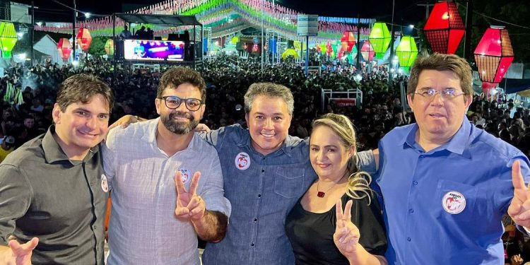 Efraim prestigia evento ao lado de Dr. Jarques em São Bento e afasta especulações