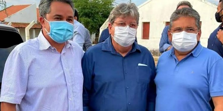 Galdino e Cícero reforçam tese de retorno de Efraim à base de João: “Se eu fosse ele estaria voltando”