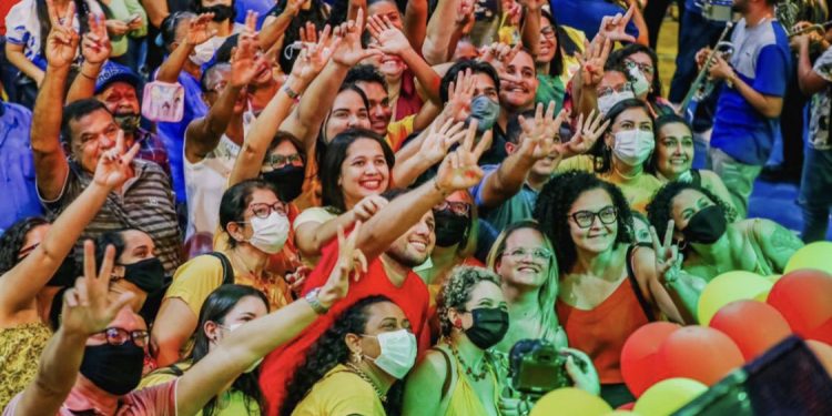 Plenária do PSB reúne representantes de 12 partidos e milhares de lideranças na Capital