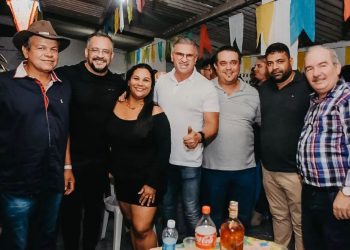Ao lado do prefeito de Ingá, Julian Lemos prestigia evento e recebe apoio de lideranças locais