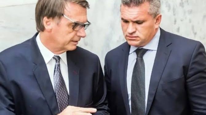 Bolsonaro trata como “fake news” possível reaproximação com Julian Lemos