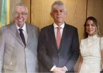 Filho de Ministro do TST que entregou medalha a Ricardo Coutinho, atuou como advogado de réus em processos da Operação Calvário