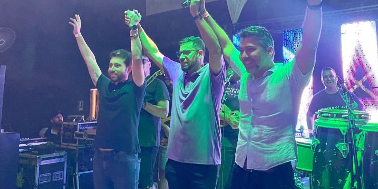 Articulador político da Capital reúne dezenas de lideranças em aniversário e anuncia apoio a Michel Henrique e Leonardo Gadelha