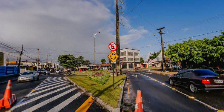 Cícero entrega nova rotatória no Geisel e anuncia urbanização da Avenida Juscelino Kubitscheck