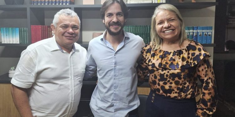 Prefeito de Alhandra ignora pré-candidatura de Veneziano e anuncia apoio a Pedro