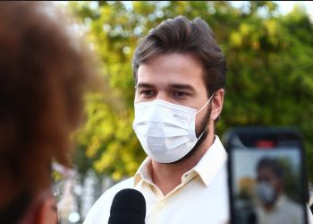 Prefeito de Campina Grande é vaiado durante encerramento do Maior São João do Mundo