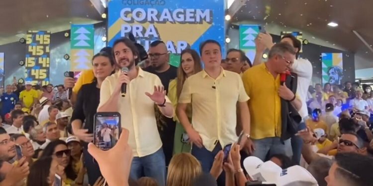 Durante convenção, Pedro confirma Domiciano Cabral como candidato a vice