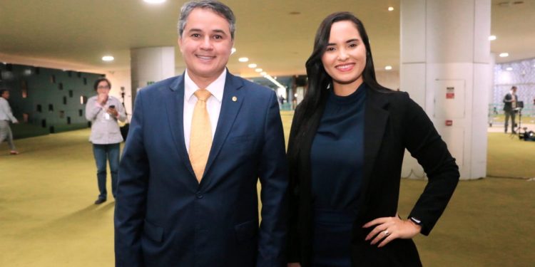 Efraim comemora aprovação da PEC da Enfermagem: “Vamos garantir os direitos de quem tanto lutou por todos nós”