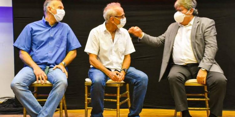 Bastidores: João Azevêdo se reúne com Aguinaldo e Cícero na Granja Santa e recebe indicação de Lucas Ribeiro para vice