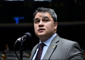 Efraim comemora aumento do Auxílio Brasil e do limite de crédito consignado: “Vai dar mais fôlego para milhares de famílias”