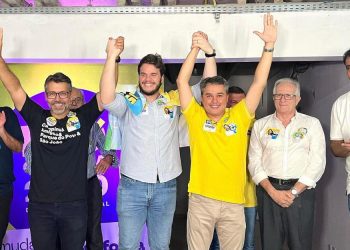 Léo Gadelha inaugura comitê central em CG e recebe apoio de ex-vereador da Capital