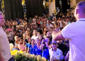 Julian reúne prefeitos, centenas de lideranças e lança oficialmente candidatura à reeleição em evento na Capital