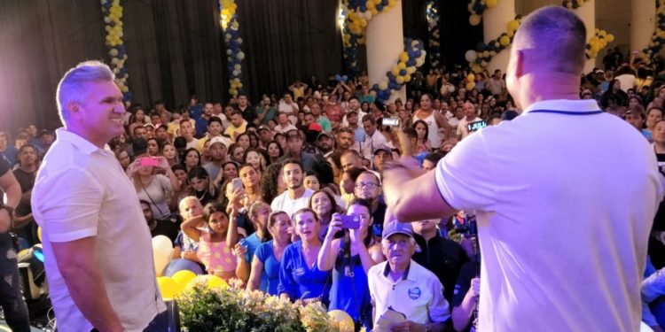 Julian reúne prefeitos, centenas de lideranças e lança oficialmente candidatura à reeleição em evento na Capital