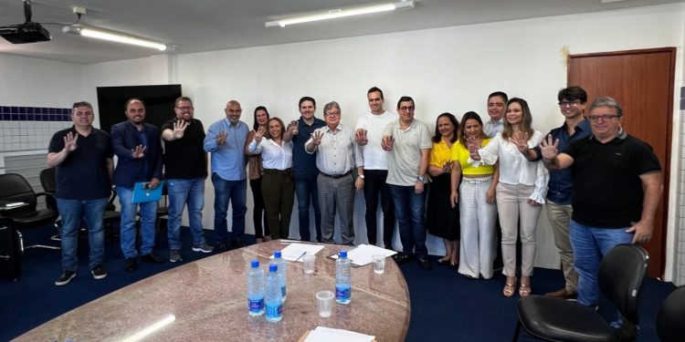 João reúne partidos aliados para acertar últimos detalhes da convenção