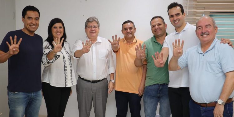 Prefeito do PDT e todo seu grupo político rompem com Pedro e declaram apoio a João Azevedo