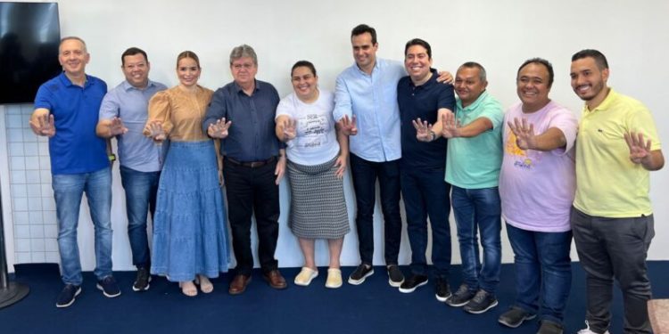 A pedido do seu grupo político, prefeita de Bayeux anuncia apoio a João Azevêdo