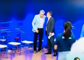 Sérgio Queiroz se pronuncia após conversas “ao pé do ouvido” com Ricardo Coutinho durante debate
