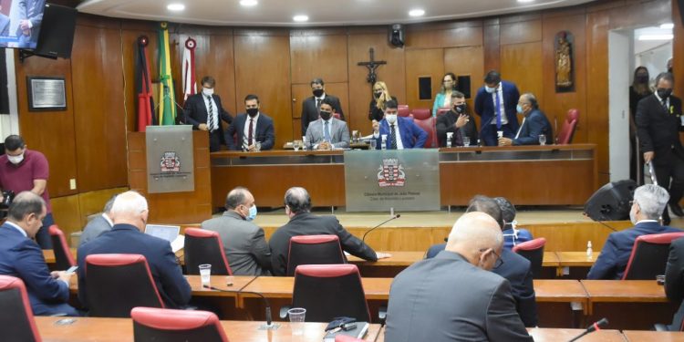 Leo Bezerra vai à CMJP nesta terça-feira para abertura do semestre